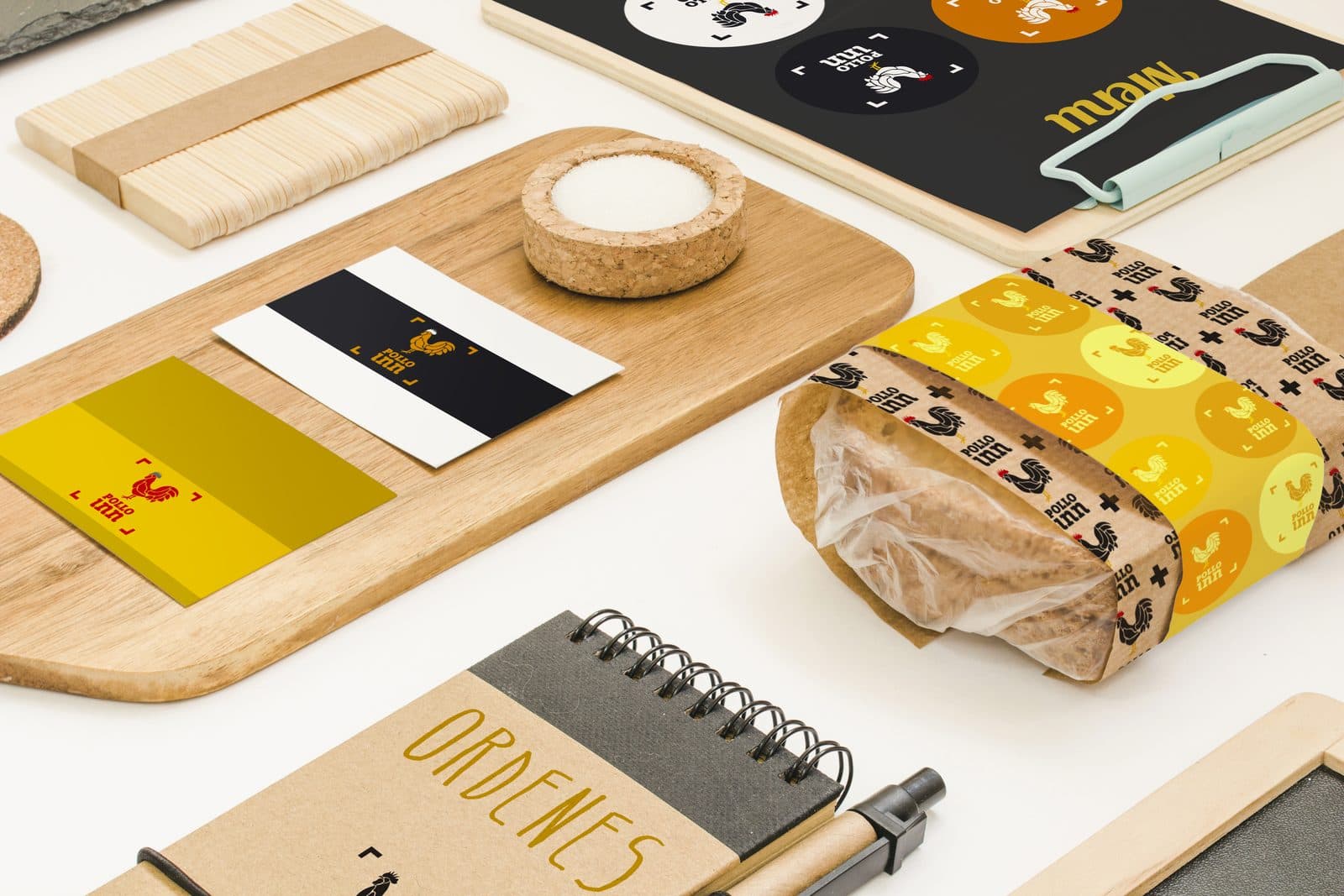 Papelería y piezas de mesa de Pollo Inn